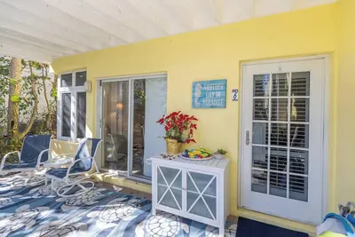 Image de Seaside Serenity: Chic 1-Bed/2-Bath on A1a