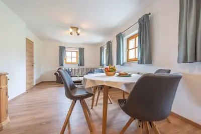 Image de This 75 square meter vacation apartment on a country estate on the Dreisesselberg in the Bavarian Forest is your perfect retreat. <br>2 bedrooms, 1 living room, 1 fully equipped kitchen and a bathroom with shower/Wc ensure relaxation. The large granite.