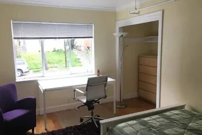 Image de Private Br in Friendly 10br Grad \/ Post Doc House!