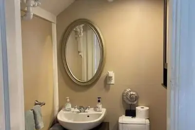 Image de Private Bedroom in Graduate Student House