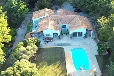 Image de Villa vue Ste Victoire (1 hectare de terrain, piscine, spa, hammam) proche Aix