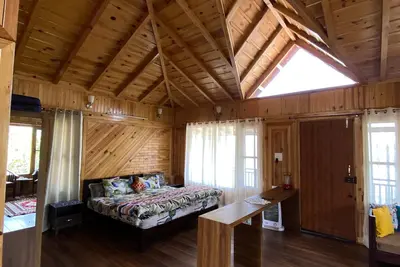 Image de A wooden cottage in an fruits orchard facing Himalayas \n