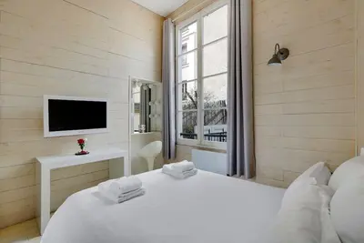 Paris Marais Besties Merri1