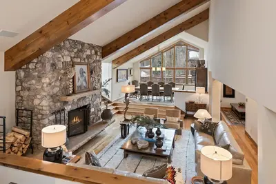 Image de Firepit, Hot Tub + All the Views | Navigator Lodge