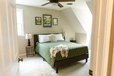 Image de ~ The Cozy Farmhouse ~ Sleeps 10+ ~ Farm Views