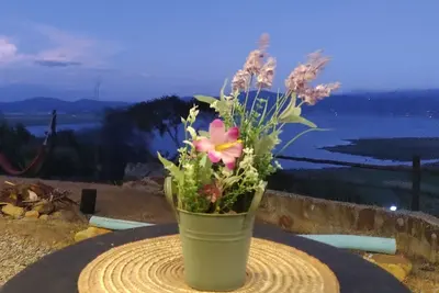 Image de Encantadora Cabaña y un Bello Mirador de la Laguna