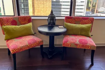 Image de Cozy Retreat with Rooftop Pool, Parking, and Spacious Comfort