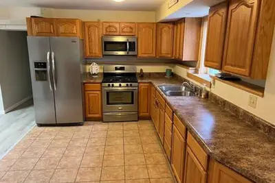 Image de ​​2br w/ Fireplace | Backyard Seating + Firepit