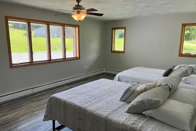 Image de King Suite Near Town + Trails~Game Room + Firepit