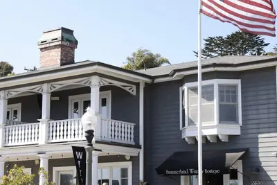 Image de Oceanview Summerland Luxury Condo A above Wine Tasting Room- walk to beach!