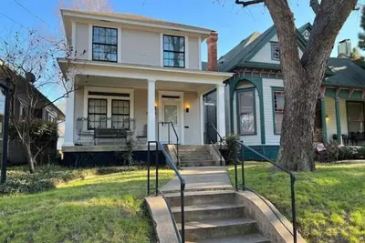 Image de The Historic Victorian Hideaway - With Skyline Views! ! Best Location In Uptown! !