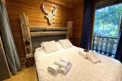 Image de Le Renne  Chalet en bois au calme avec Spa Jacuzzi
