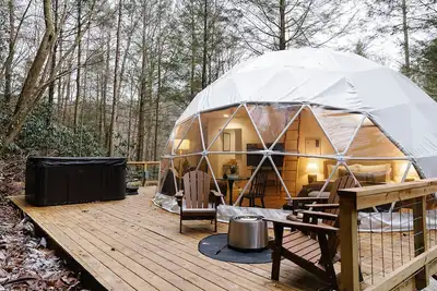 Image de “Climber's Den” Rare Cliffside Stay w/ HotTub Rrg