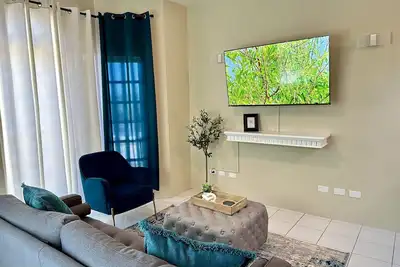Falcon Oceanview Condo/Free Airport Transportation/Gated Complex/Security