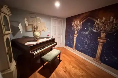 Image de Themed Stay in Historic Salem-Walk to Downtown!