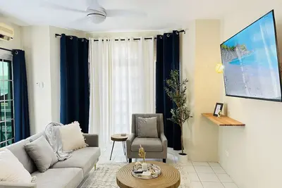 Falcon Views/Free Airport Transportation/Gated Complex/Security