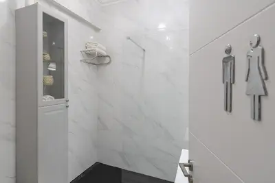 Image de Sagres Surf Retreat: Steps to Praia da Mareta