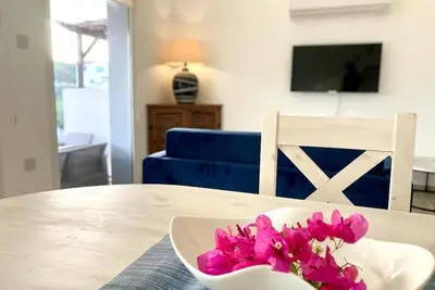 Image de New garden loft, a stone's throw to the sea