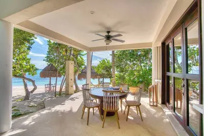 Image de Beachfront Bungalow with Stunning Views, Sleeps 6