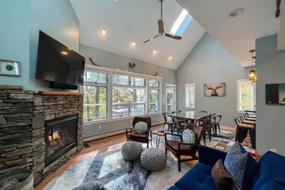 Image de Relaxing Riverside | Minutes to Hiking + Rivers!