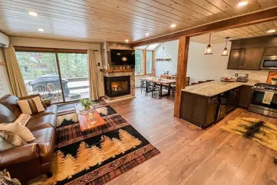 Luxury Attitash Mountainside Home, Rivers + Mtns!