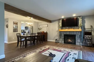 Image de Hawk Hideaway | Incredible Location | Fireplace