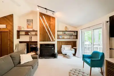 Image de Cozy White Mtn Getaway | River + Pool + A/C