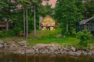 Image de The Bellemark | Lakefront Cabin + Incredible Views