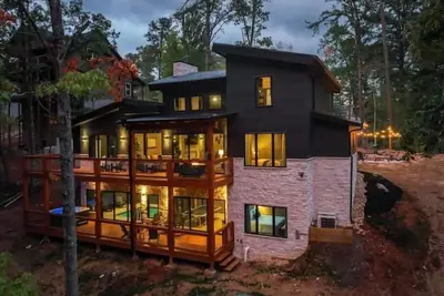 Image de New Luxury Cabin/HotTub/Pool/Games/FirePit/Theatre