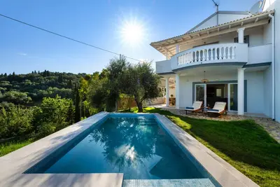 Playia Villa Ii is an Neoclassical villa built on the highest point of Petriti.