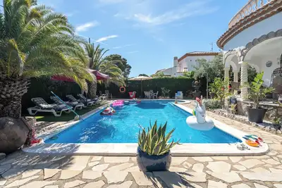 Image de Villa 'Vilain Camille' avec vue sur les montagnes, Wi-Fi et climatisation