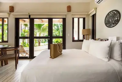 Image de 2 Bdr Beachfront Bungalow – Steps from Sand