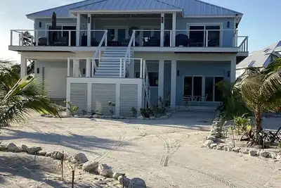 Image de New home w/ gorgeous ocean views. , Boat slip, stunning deck & beach access.