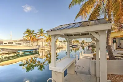 Image de Bob's Harbor View is a charming 2-bedroom, 2-bathroom retreat nestled near the picturesque Seven Mile Bridge.