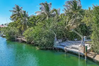 Image de Welcome to Almost Paradise, a 3 bedroom 2 bath tropical home tucked away onFlamingo Island.