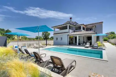 Image de Villa avec piscine chauffée