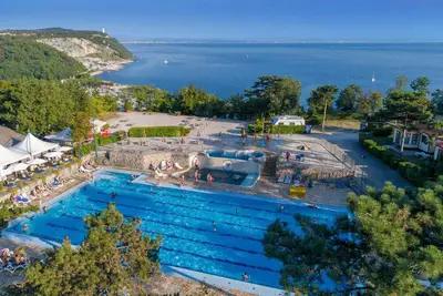 Image de Maison mobile avec piscine