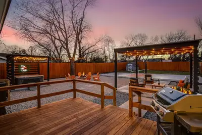 ❣️Cour De Pickleball / Jacuzzi! À pied du stade At&T, de Globe Life, Six Flags