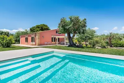 Image de Belle maison de vacances privée avec piscine privée, Wifi, climatisation, Tv, terrasse, parking