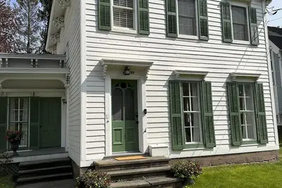 Image de Historic Delhi home with village amenities and proximity to All \nStar Village!