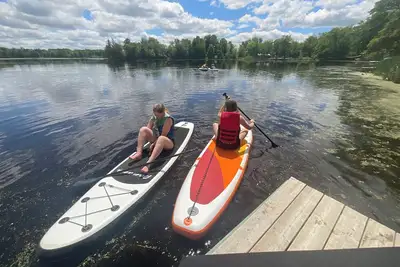 Image de Private 3bdr cabin on Apple River kayaks, Sups, and paddle boat. Pet friendly!