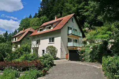 Image de Maison de vacances 'Haus Am Waldrand' avec vue sur les montagnes, terrasse privée et Wi-Fi