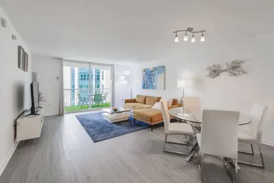 Image de Vibrant Miami Brickell Condo 1/1