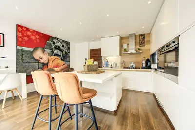 Image de Stunning 4 Bedroom House - Hot tub+Gym - Sleeps upto 8 -Escape London, in London