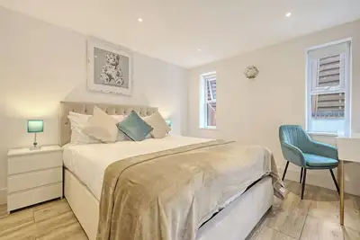 Image de The Luxe Hideaway - Stunning 2 bedroom apartment in Wanstead, East London
