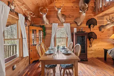 Image de 🌲Trails & Tranquility🌲 - Cozy Cabin on 30 Acres