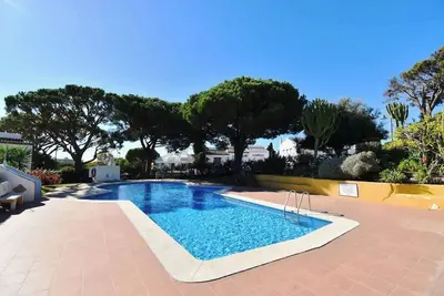 Image de Calahonda Beach House – Walk to Shops, Pool, Garde