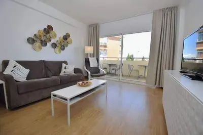 Image de La Colina – Spacious 1-Bedroom near Beach, Train &