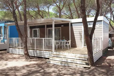 Image de Maison mobile avec service de plage et piscine