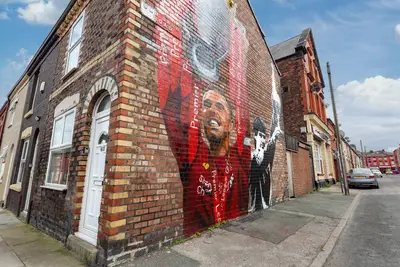 The World Famous Henderson House - 3 min from Anfield Stadium - Free Parking